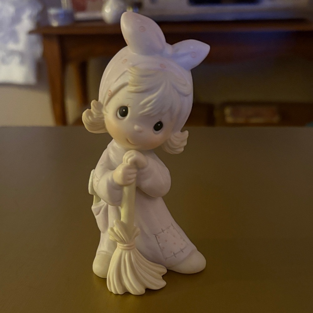 ‘Isn’t he precious’ precious moments figure E-5379 girl with broom